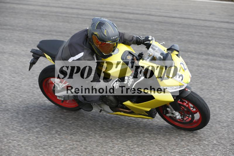 /Archiv-2025/09 22.04.2025 Cornu Master School ADR/gruen-vert/32